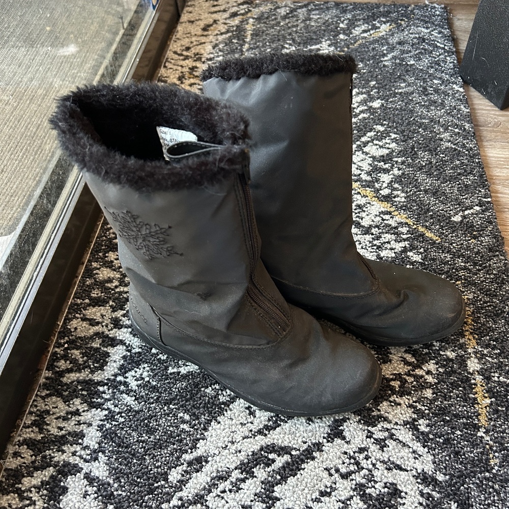 London Fog Size 6 Women’s Snow Boots